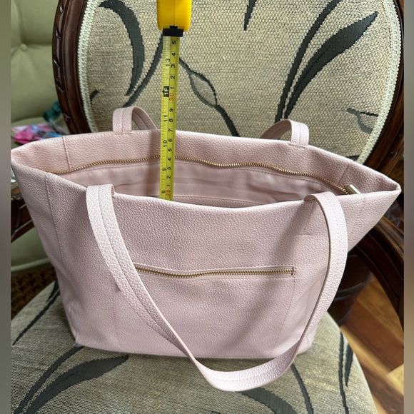 Soft pink shoulder purse with goldtone accents - Picture 7 of 11